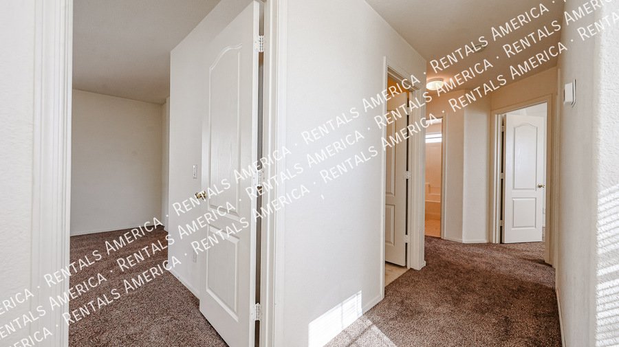 Great San Tan Location! 3 Bed/ 2.5 Bath w/Loft! property image