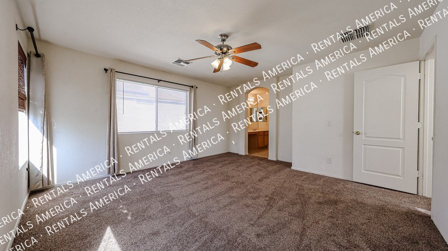 Great San Tan Location! 3 Bed/ 2.5 Bath w/Loft! property image