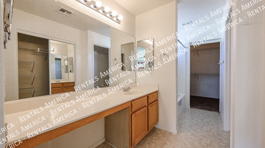 Great San Tan Location! 3 Bed/ 2.5 Bath w/Loft! property image