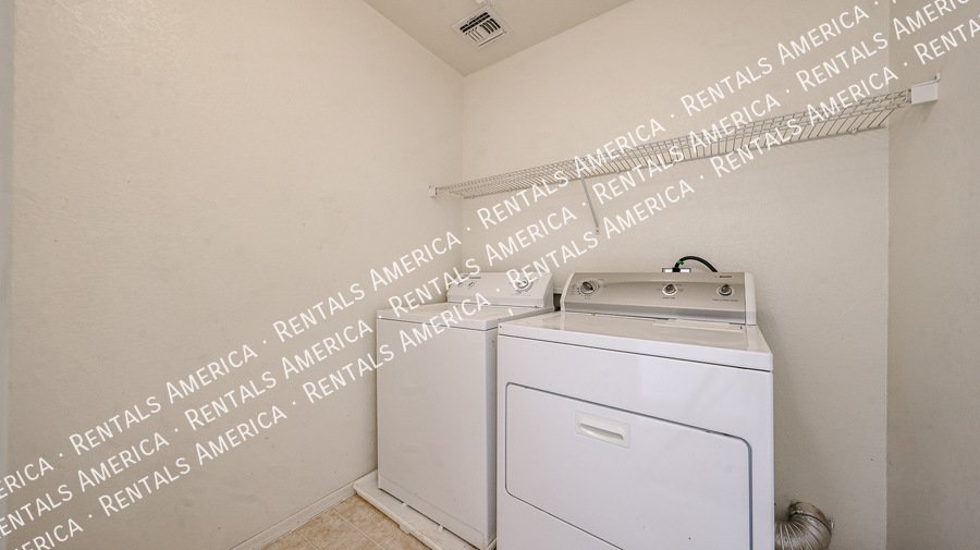 Great San Tan Location! 3 Bed/ 2.5 Bath w/Loft! property image