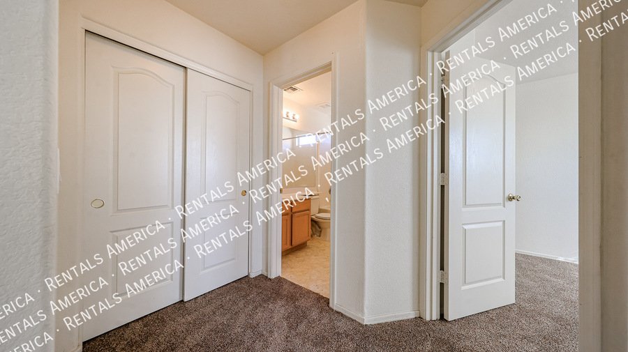 Great San Tan Location! 3 Bed/ 2.5 Bath w/Loft! property image