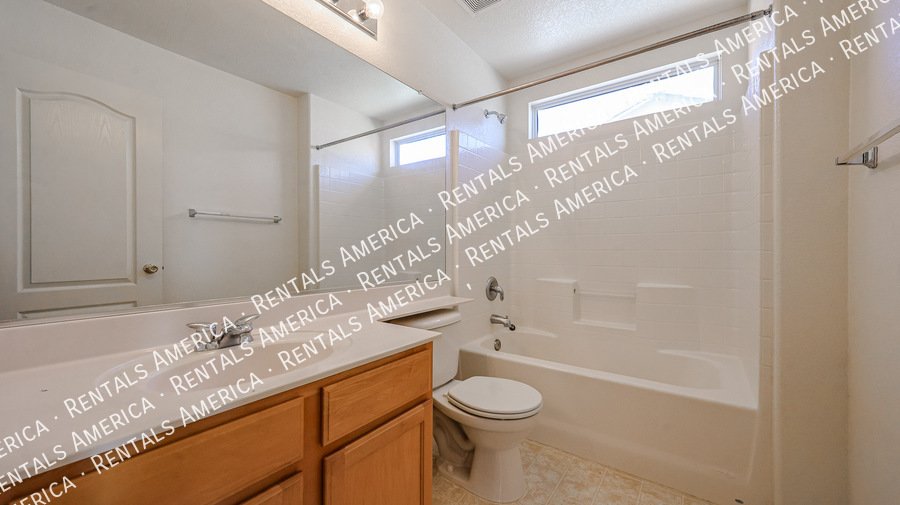 Great San Tan Location! 3 Bed/ 2.5 Bath w/Loft! property image