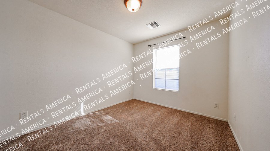 Great San Tan Location! 3 Bed/ 2.5 Bath w/Loft! property image