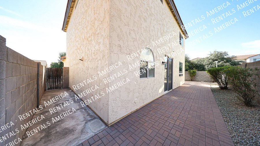 Great San Tan Location! 3 Bed/ 2.5 Bath w/Loft! property image