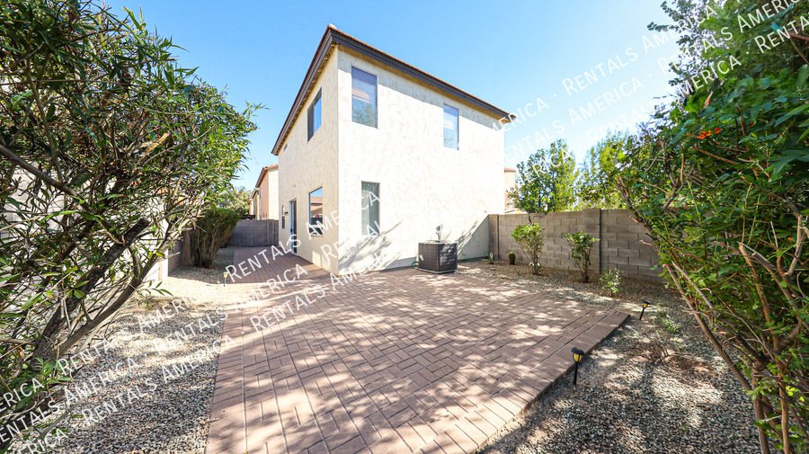 Great San Tan Location! 3 Bed/ 2.5 Bath w/Loft! property image