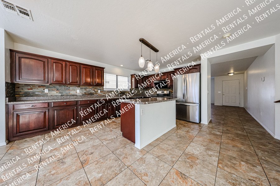 Spacious 4BD 2.5BA with Loft! Located in Cooper Commons! property image