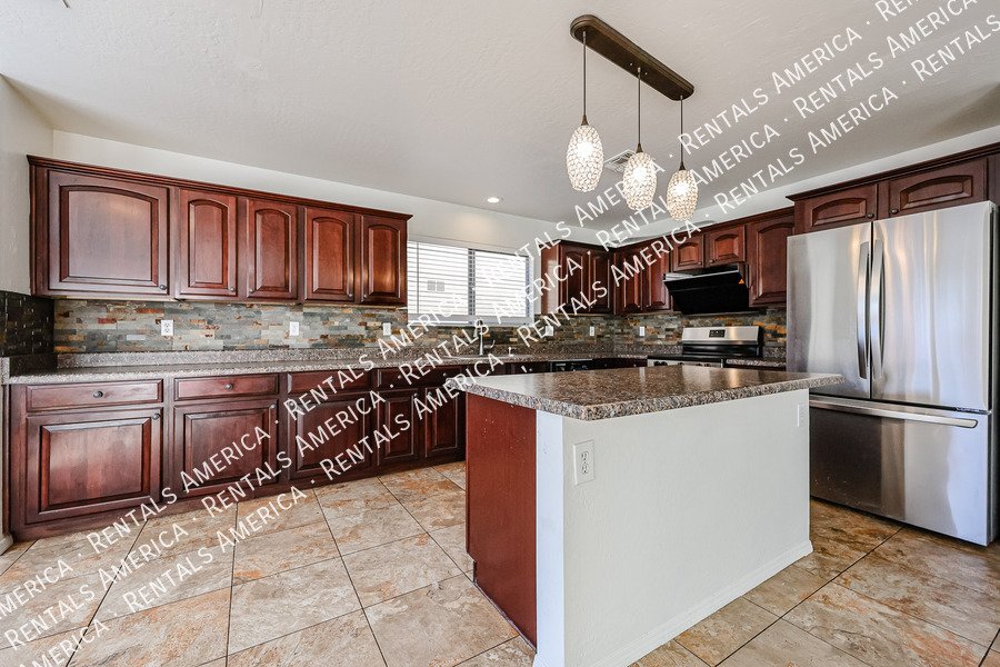 Spacious 4BD 2.5BA with Loft! Located in Cooper Commons! property image