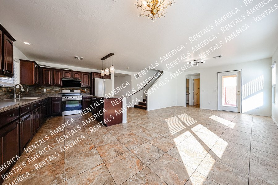 Spacious 4BD 2.5BA with Loft! Located in Cooper Commons! property image