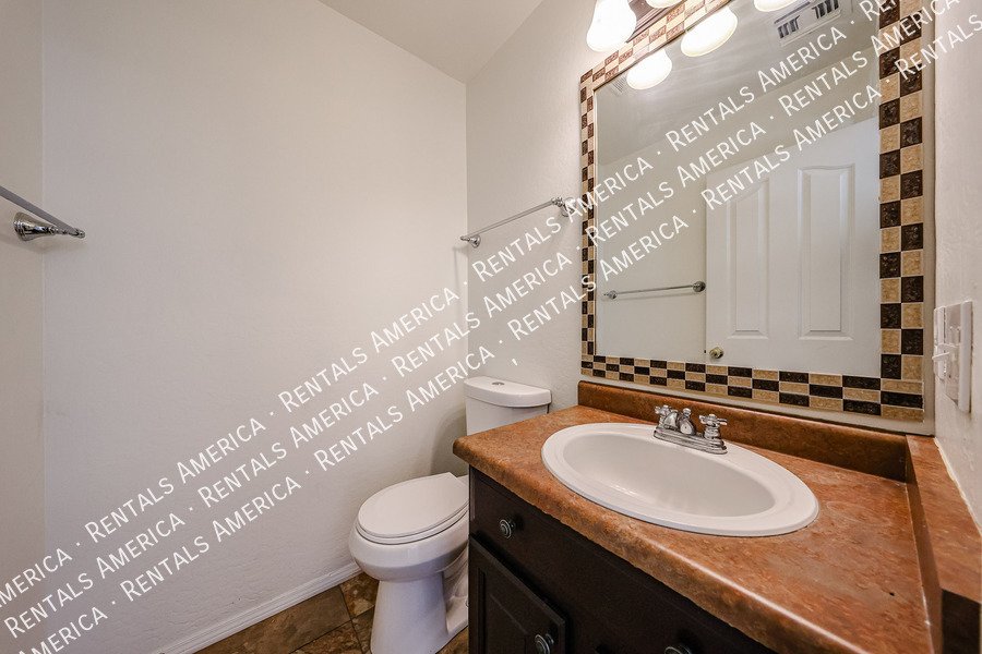 Spacious 4BD 2.5BA with Loft! Located in Cooper Commons! property image