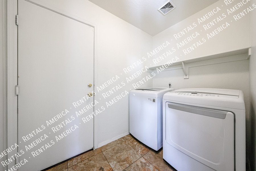 Spacious 4BD 2.5BA with Loft! Located in Cooper Commons! property image