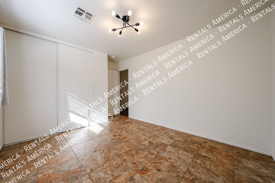 Spacious 4BD 2.5BA with Loft! Located in Cooper Commons! property image