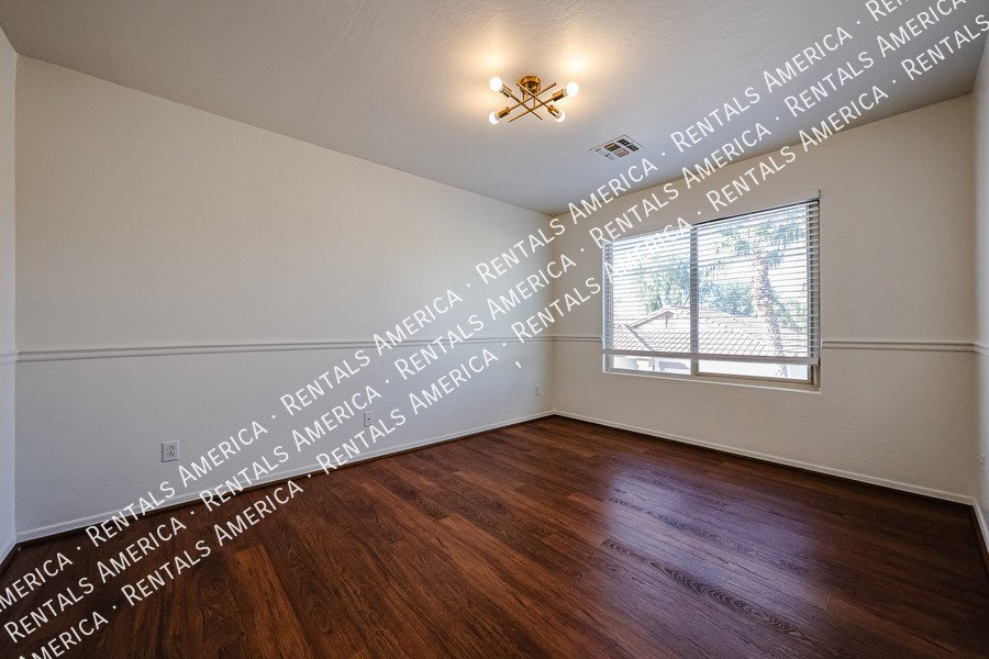 Spacious 4BD 2.5BA with Loft! Located in Cooper Commons! property image