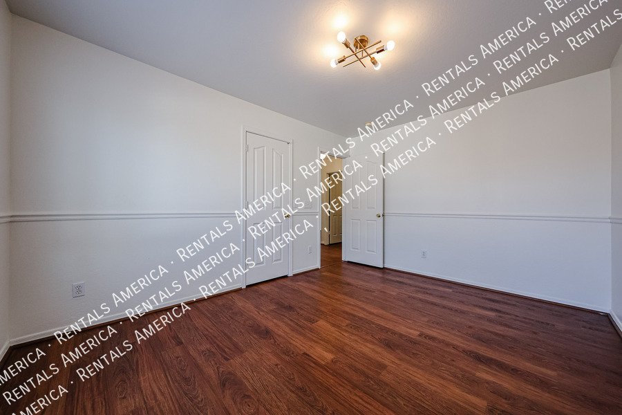 Spacious 4BD 2.5BA with Loft! Located in Cooper Commons! property image