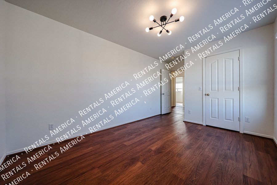 Spacious 4BD 2.5BA with Loft! Located in Cooper Commons! property image