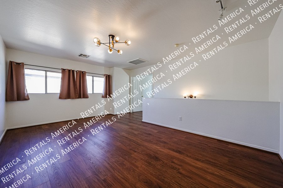 Spacious 4BD 2.5BA with Loft! Located in Cooper Commons! property image