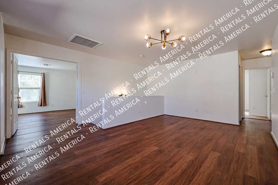 Spacious 4BD 2.5BA with Loft! Located in Cooper Commons! property image