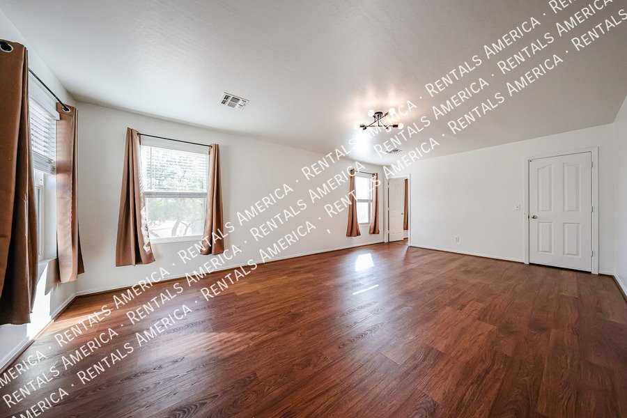 Spacious 4BD 2.5BA with Loft! Located in Cooper Commons! property image