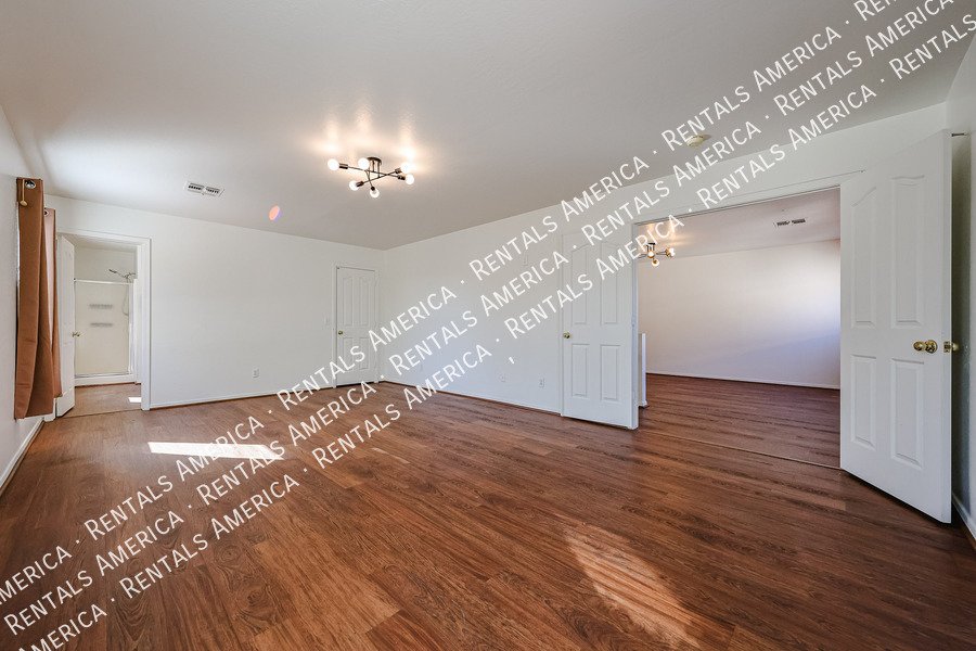 Spacious 4BD 2.5BA with Loft! Located in Cooper Commons! property image