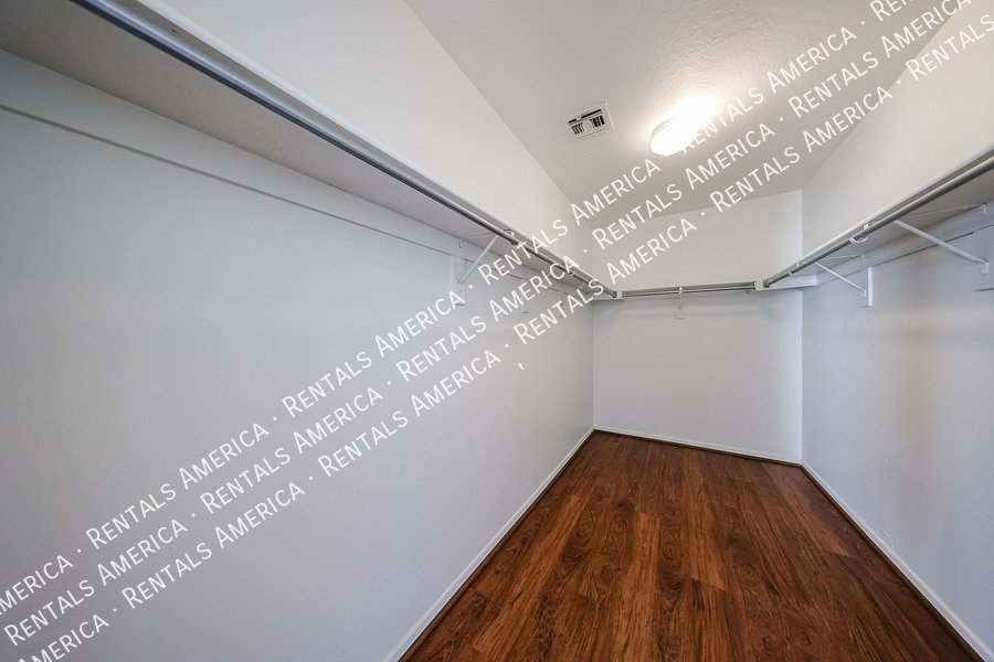 Spacious 4BD 2.5BA with Loft! Located in Cooper Commons! property image