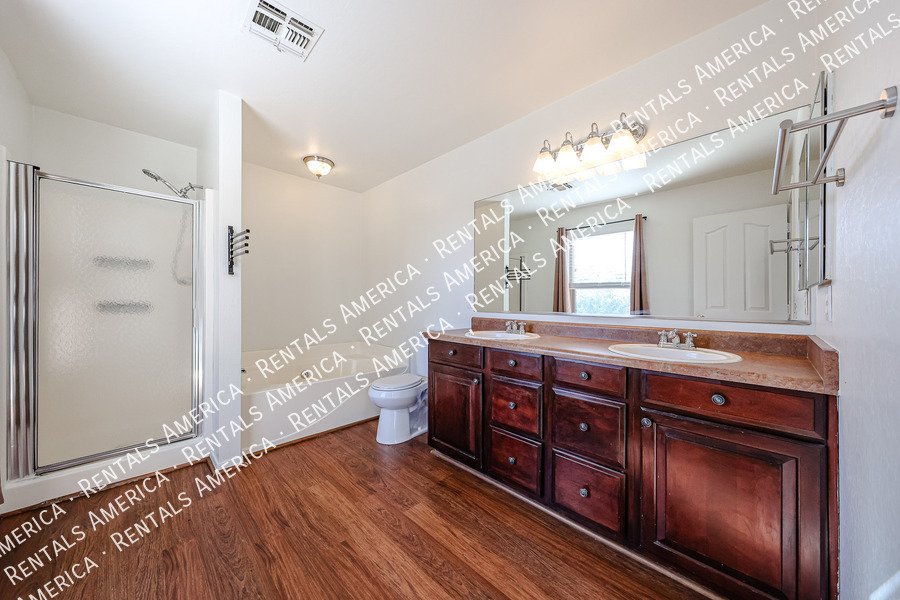 Spacious 4BD 2.5BA with Loft! Located in Cooper Commons! property image