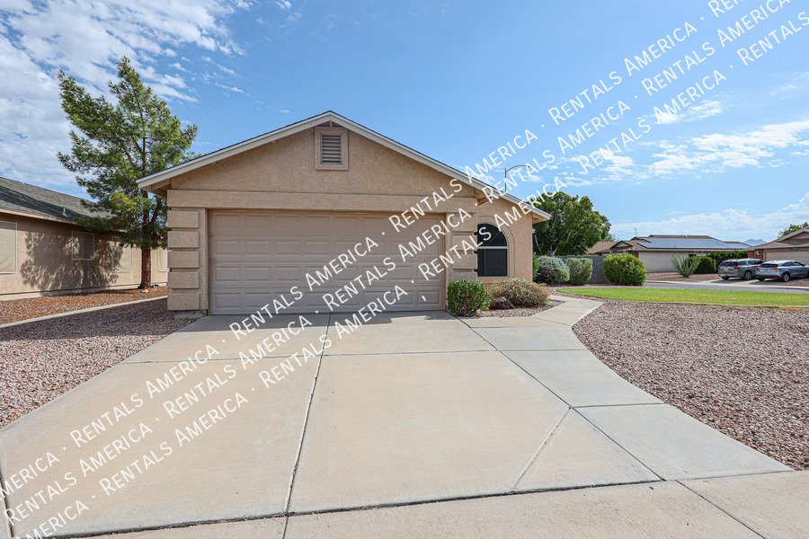 Adorable 3 bedroom home in East Mesa! property image