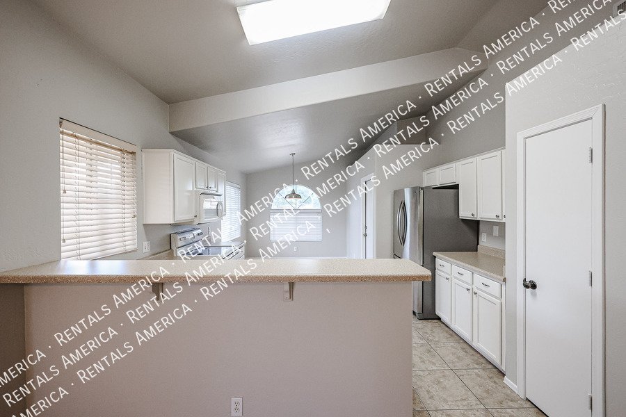 Adorable 3 bedroom home in East Mesa! property image