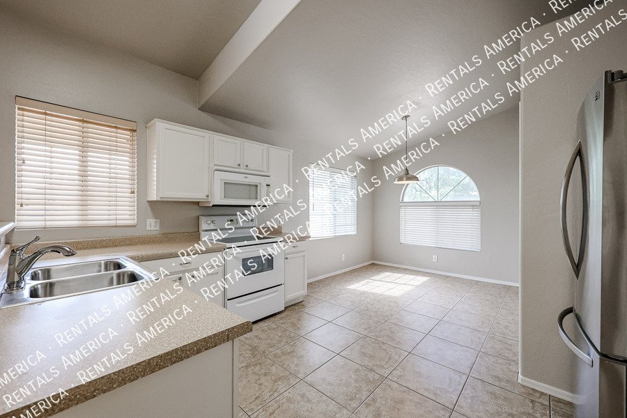 Adorable 3 bedroom home in East Mesa! property image