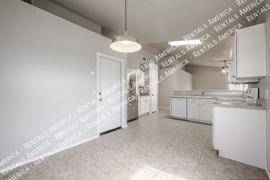 Adorable 3 bedroom home in East Mesa! property image