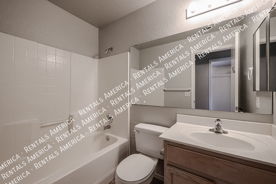 Adorable 3 bedroom home in East Mesa! property image