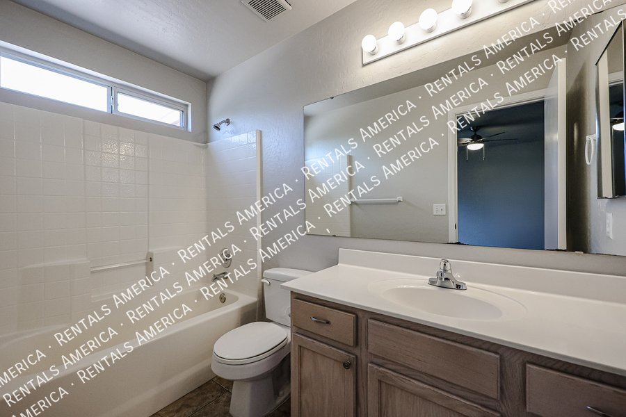 Adorable 3 bedroom home in East Mesa! property image