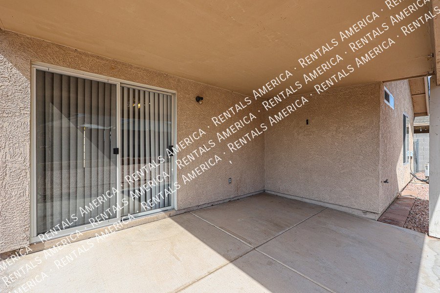 Adorable 3 bedroom home in East Mesa! property image