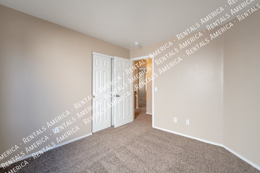 Nice 3 Bd + Den 1-Level House in Johnson Ranch!!! property image