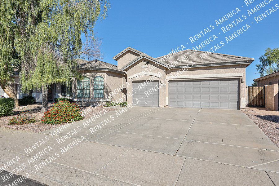 Beautiful Peoria Home w/ 3-Car Garage in Perfect Neighborhood! property image