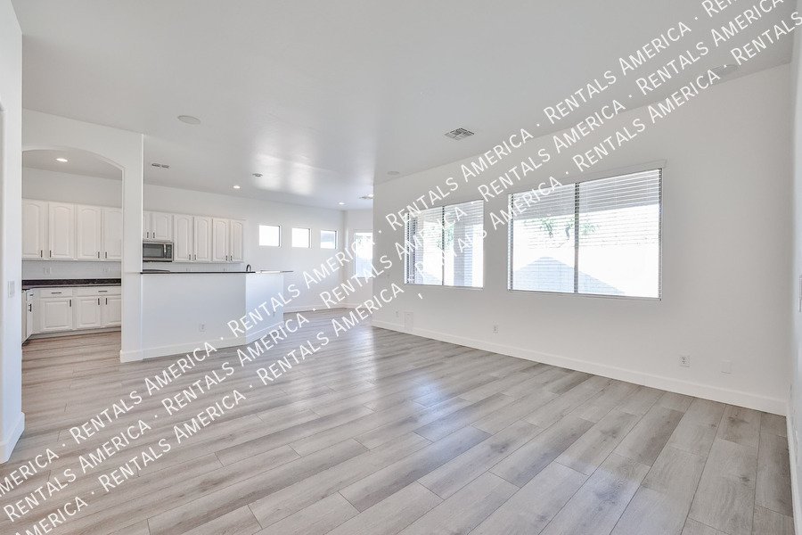 Beautiful Peoria Home w/ 3-Car Garage in Perfect Neighborhood! property image