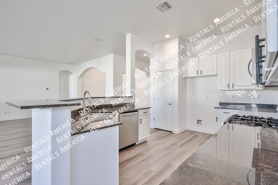 Beautiful Peoria Home w/ 3-Car Garage in Perfect Neighborhood! property image