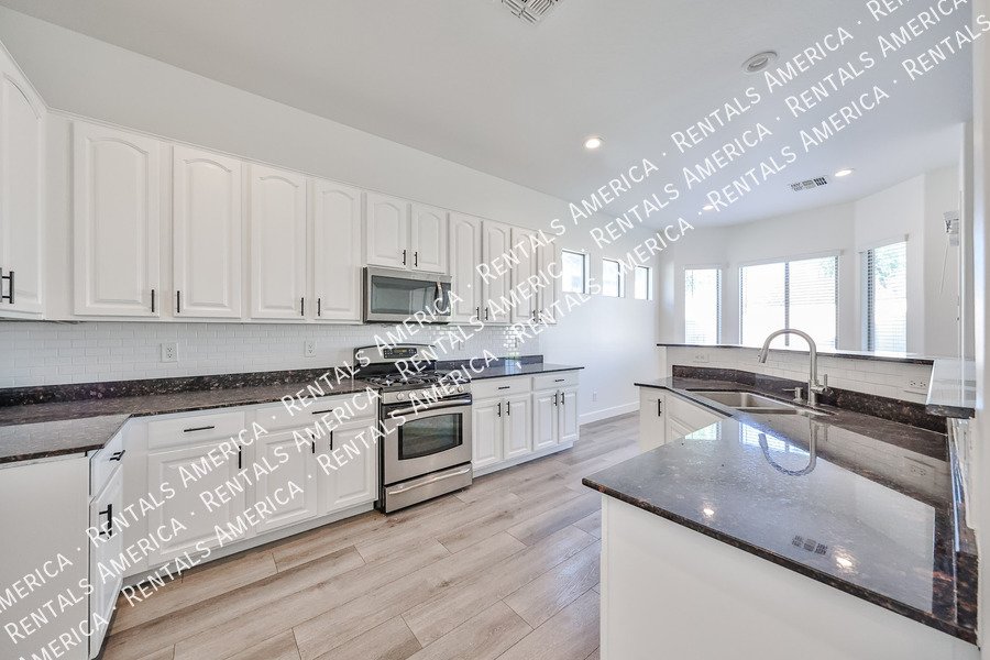 Beautiful Peoria Home w/ 3-Car Garage in Perfect Neighborhood! property image