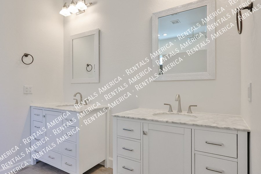 Beautiful Peoria Home w/ 3-Car Garage in Perfect Neighborhood! property image