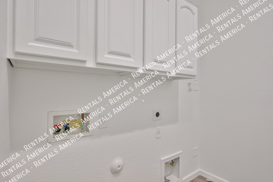 Beautiful Peoria Home w/ 3-Car Garage in Perfect Neighborhood! property image