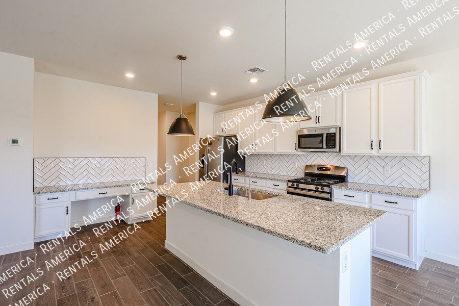 4 bed /3.5 bath Gated Community-$300 of Move-in By Nov 30th!!! property image