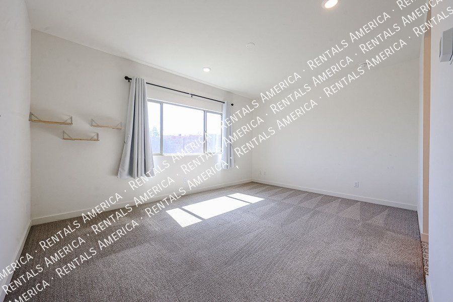 4 bed /3.5 bath Gated Community-$300 of Move-in By Nov 30th!!! property image