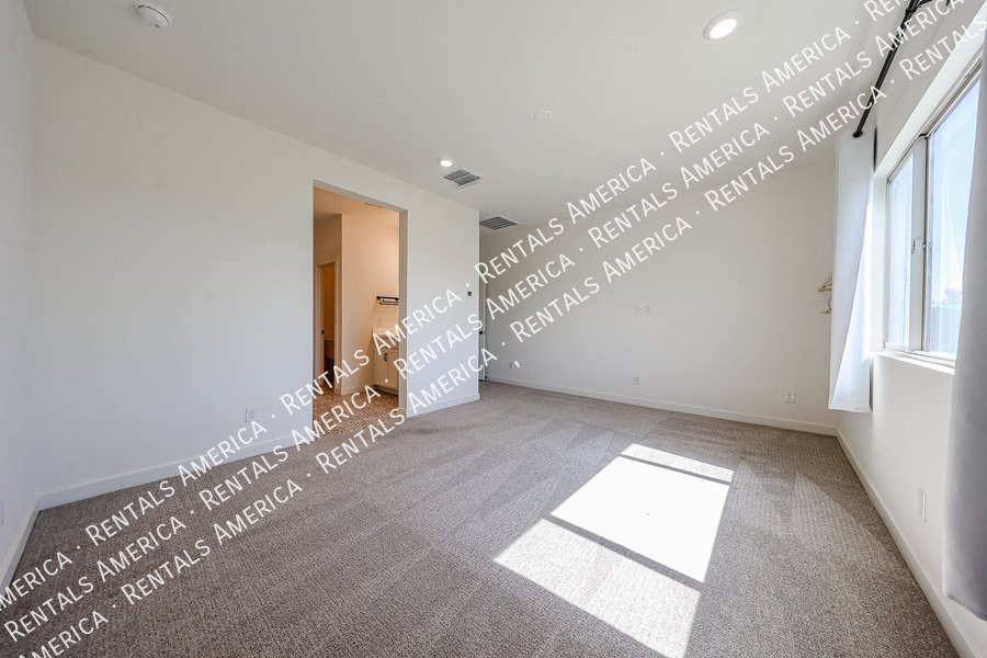 4 bed /3.5 bath Gated Community-$300 of Move-in By Nov 30th!!! property image