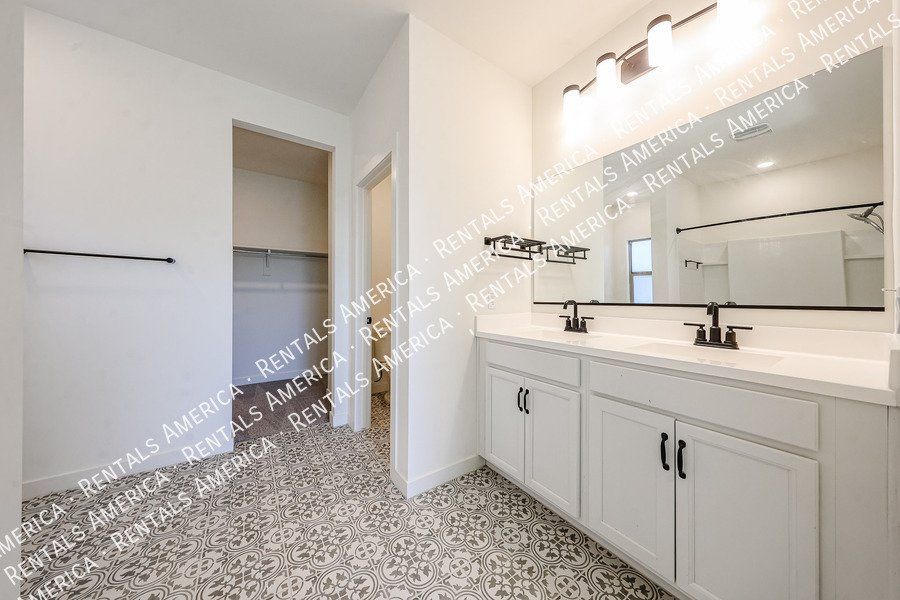 4 bed /3.5 bath Gated Community-$300 of Move-in By Nov 30th!!! property image