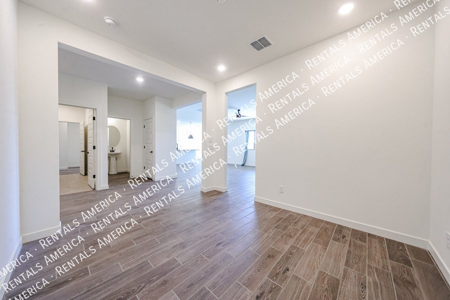 4 bed /3.5 bath Gated Community-$300 of Move-in By Nov 30th!!! property image