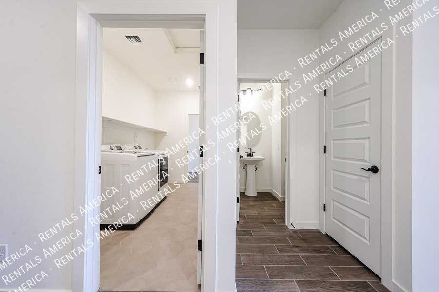 4 bed /3.5 bath Gated Community-$300 of Move-in By Nov 30th!!! property image