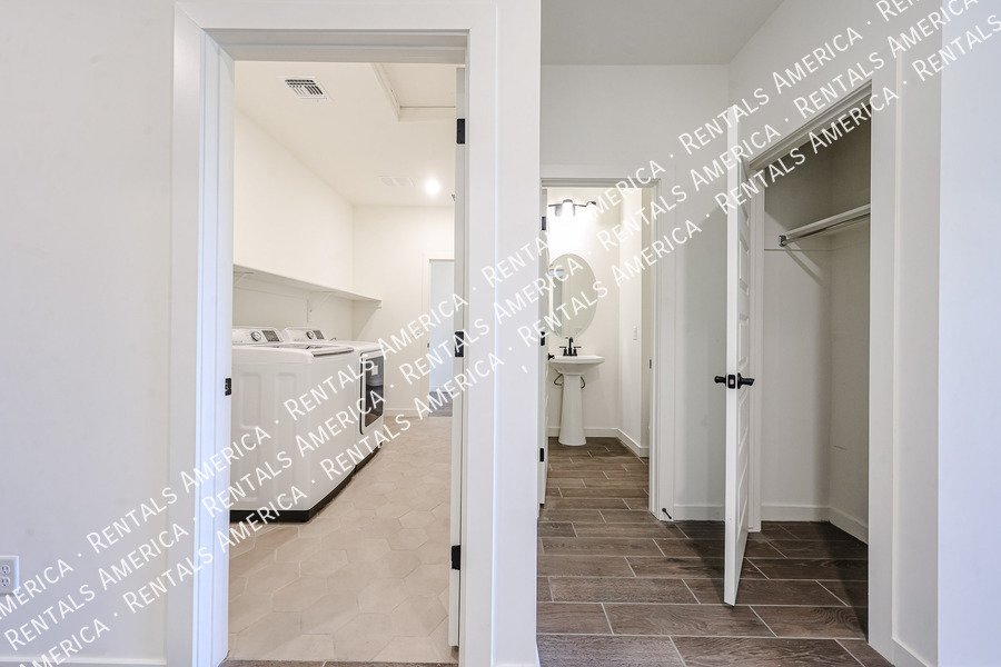 4 bed /3.5 bath Gated Community-$300 of Move-in By Nov 30th!!! property image