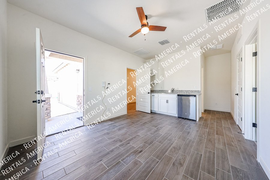 4 bed /3.5 bath Gated Community-$300 of Move-in By Nov 30th!!! property image