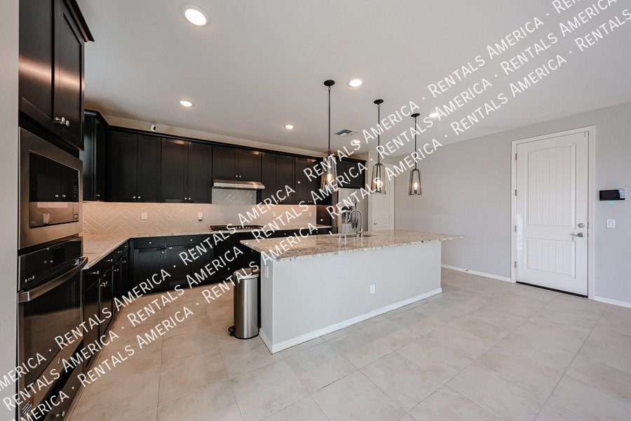 Available now! 3 bed 2.5 bath plus loft in Surprise! property image