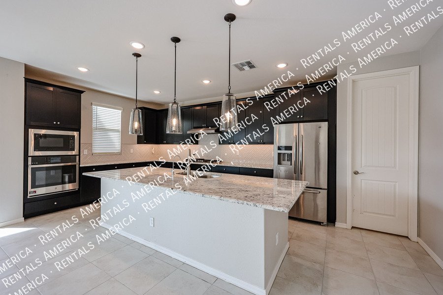 Available now! 3 bed 2.5 bath plus loft in Surprise! property image