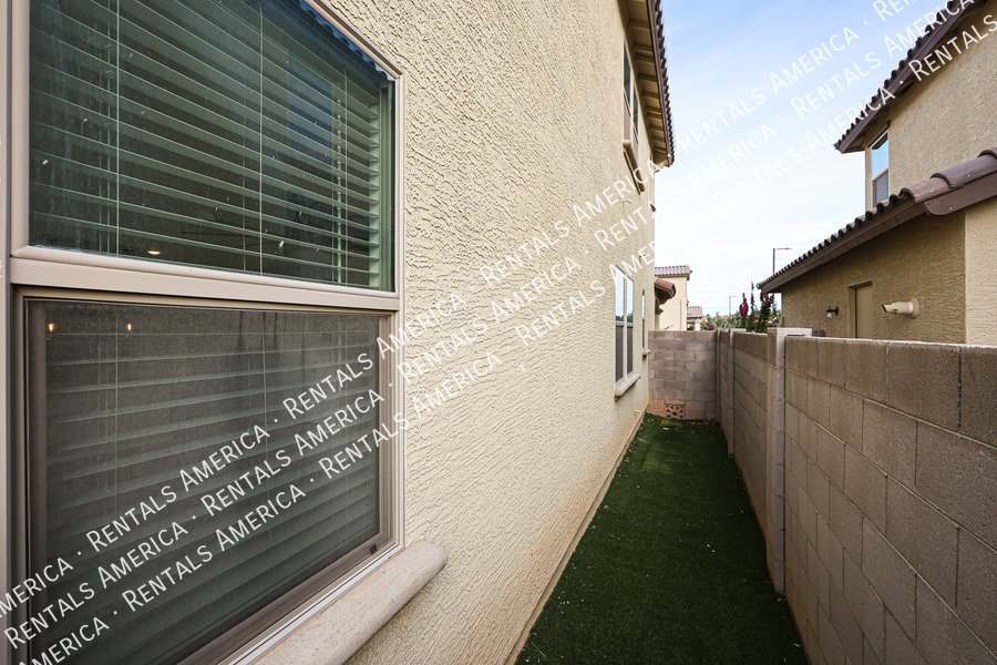 Available now! 3 bed 2.5 bath plus loft in Surprise! property image