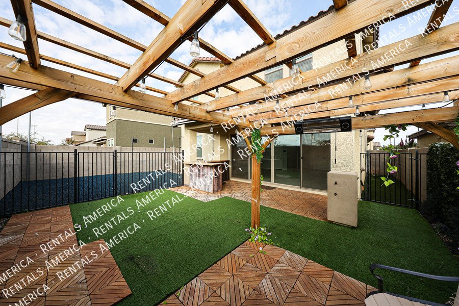 Available now! 3 bed 2.5 bath plus loft in Surprise! property image